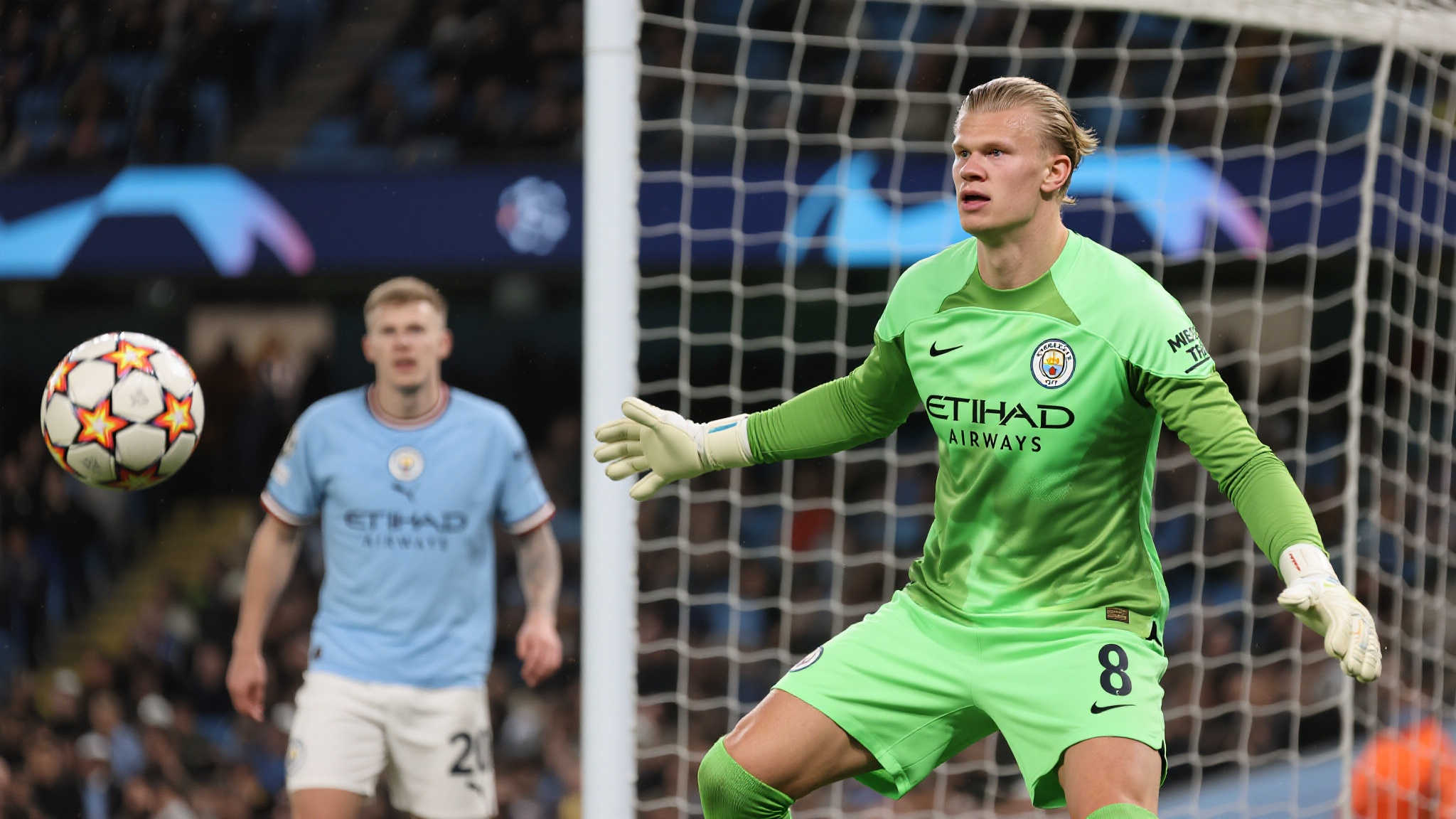 2024-25赛季欧冠零封数据:索默独占鳌头,拉亚紧随其后 具体案例,以他在16强战面对哈兰德领衔曼城锋线为例